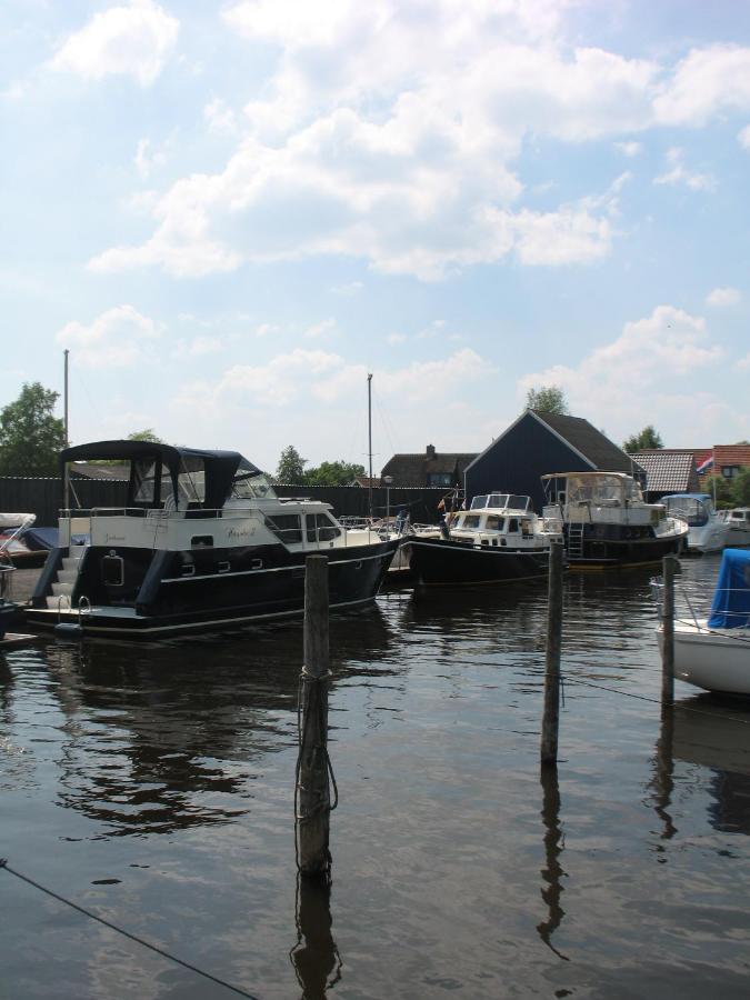 Bed-On-A-Boat Hotel Giethoorn Exterior photo