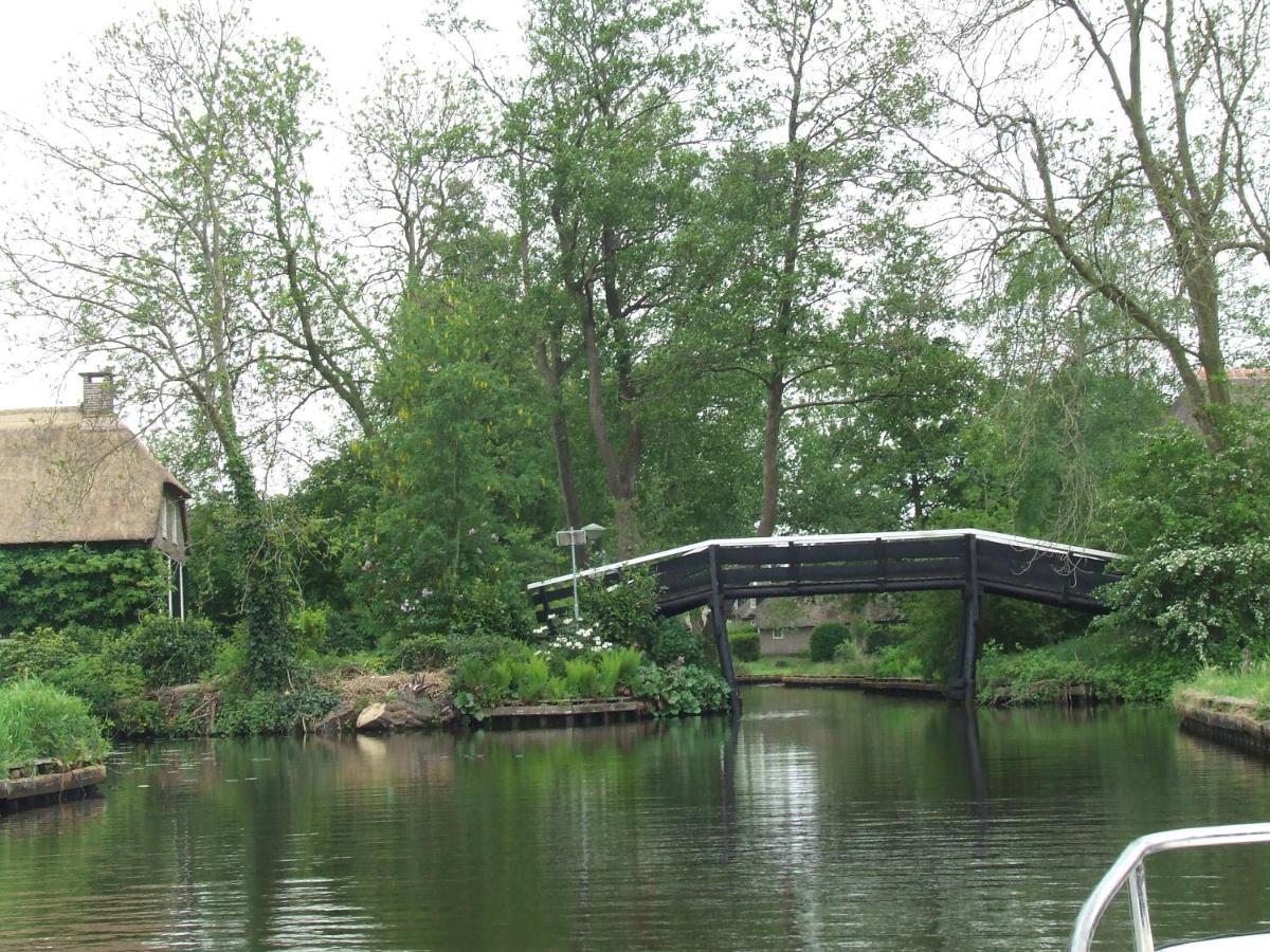 Bed-On-A-Boat Hotel Giethoorn Exterior photo