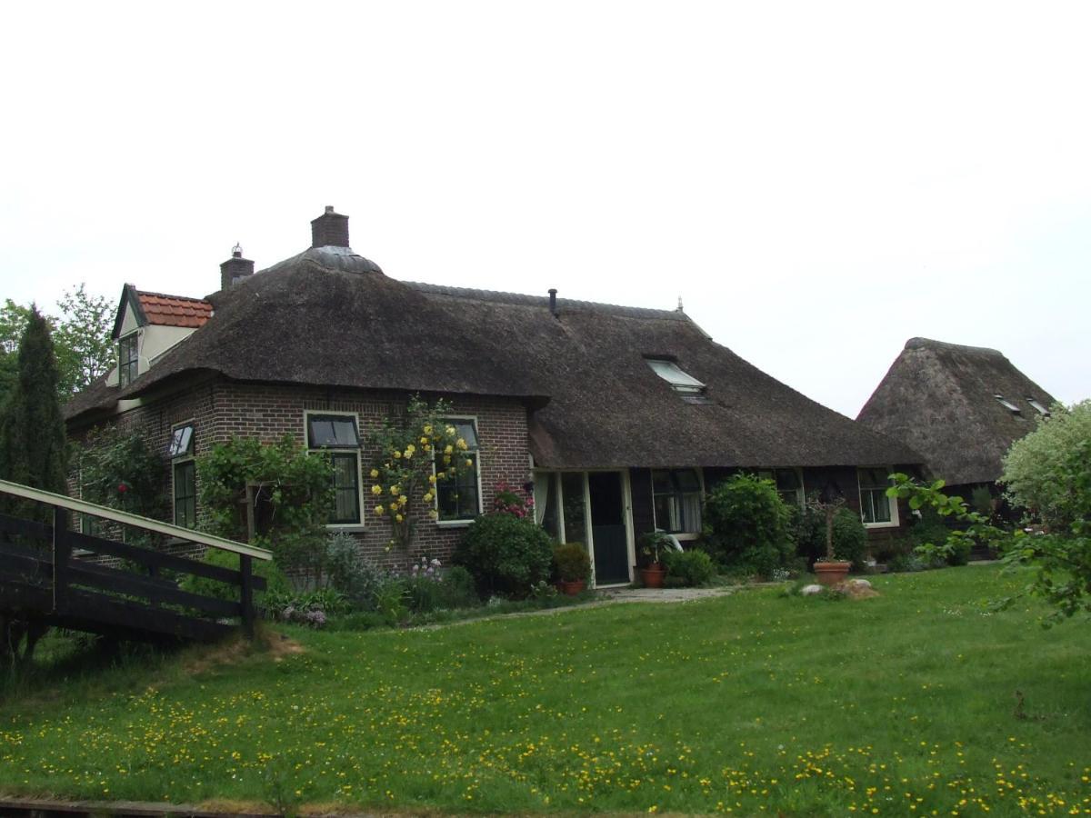 Bed-On-A-Boat Hotel Giethoorn Exterior photo