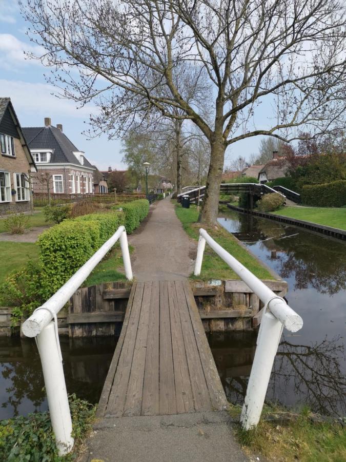 Bed-On-A-Boat Hotel Giethoorn Exterior photo