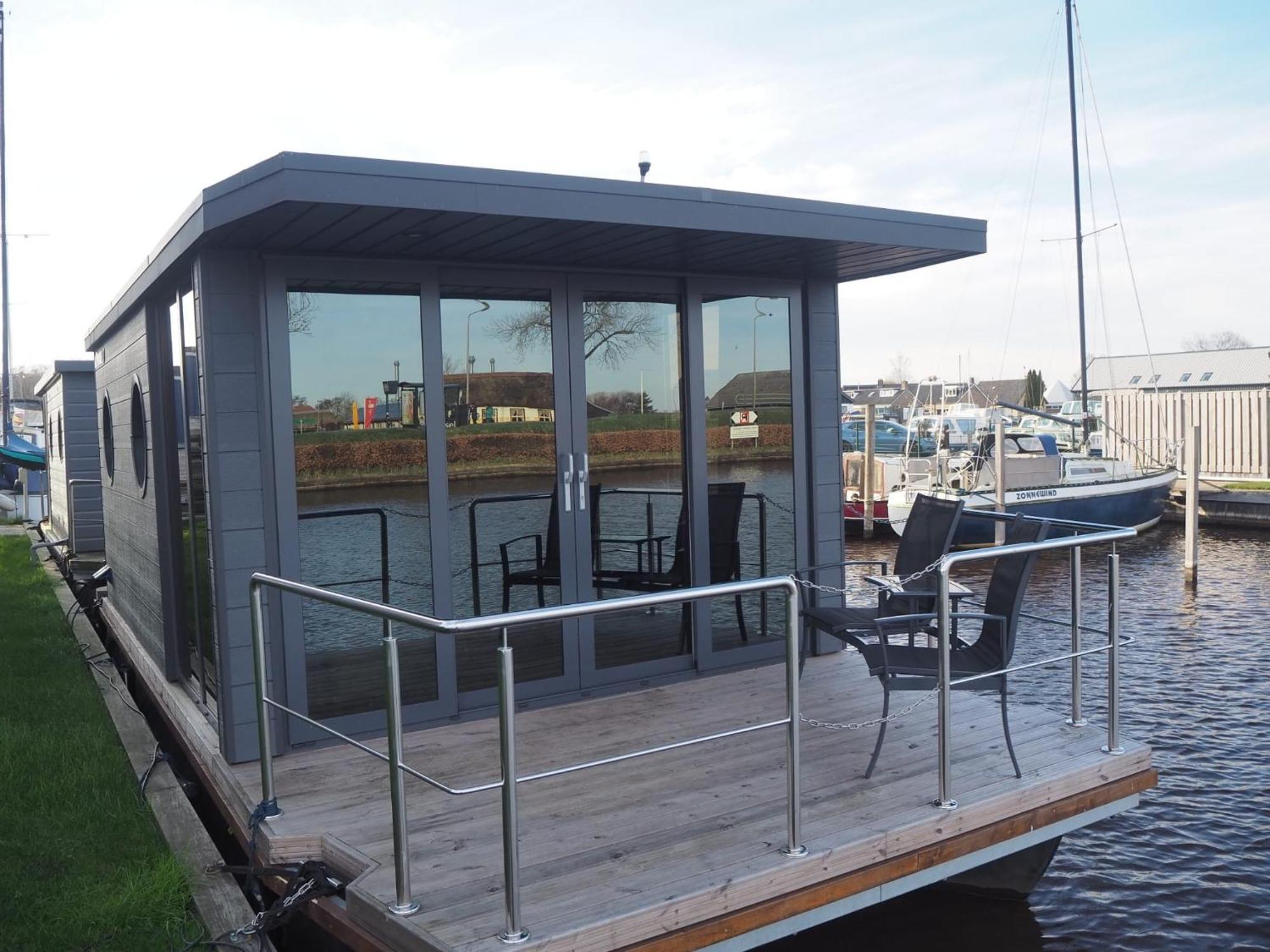Bed-On-A-Boat Hotel Giethoorn Exterior photo