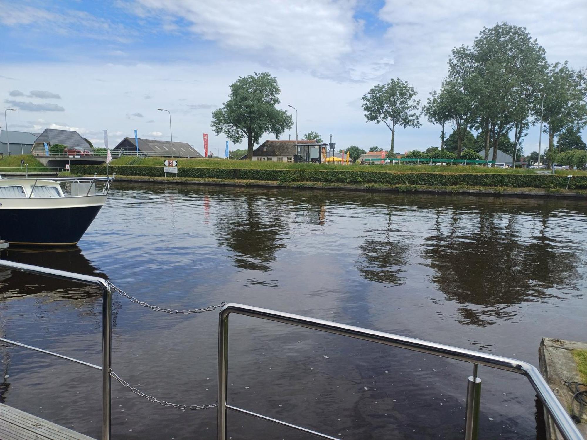 Bed-On-A-Boat Hotel Giethoorn Exterior photo