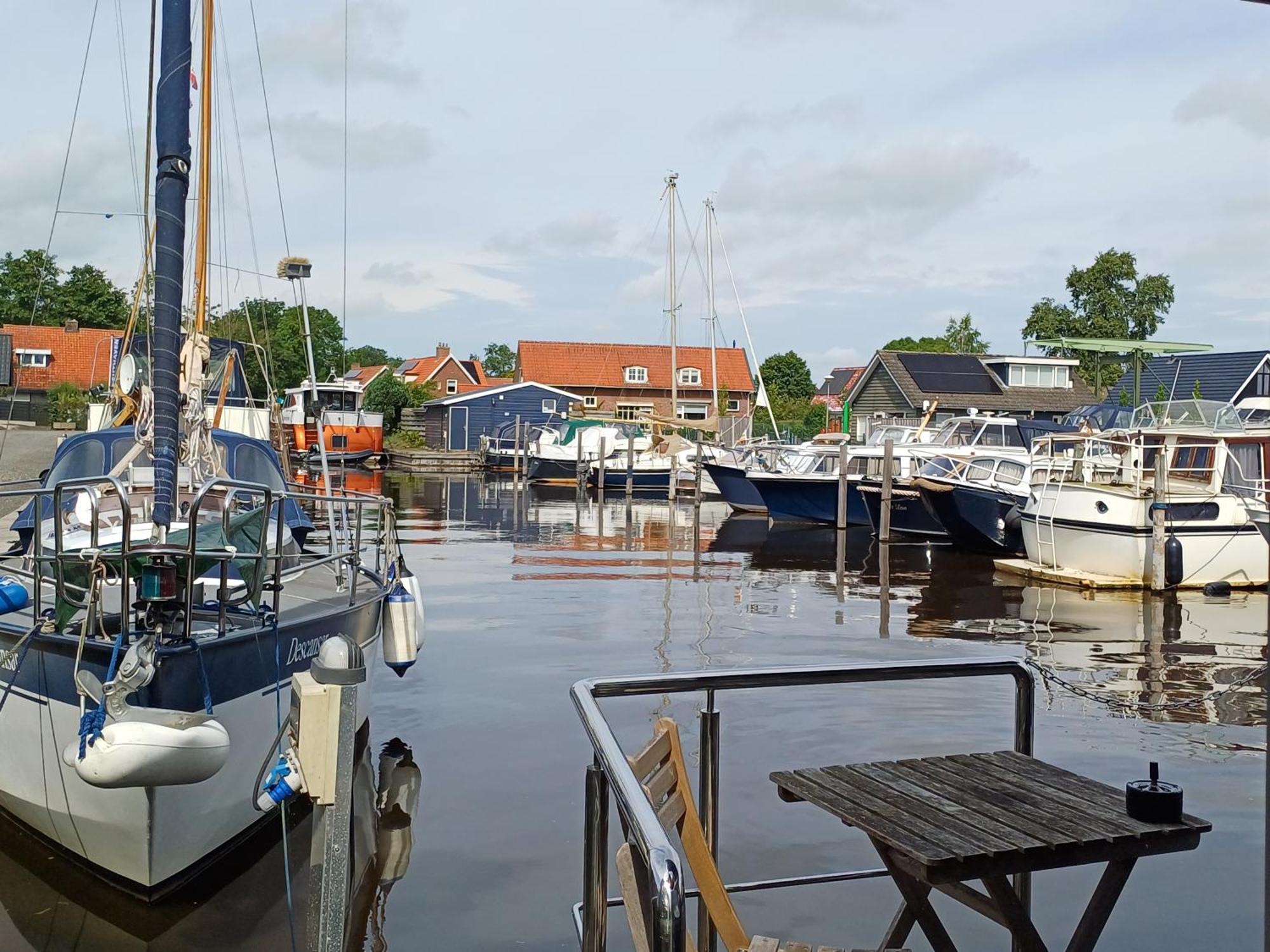 Bed-On-A-Boat Hotel Giethoorn Exterior photo